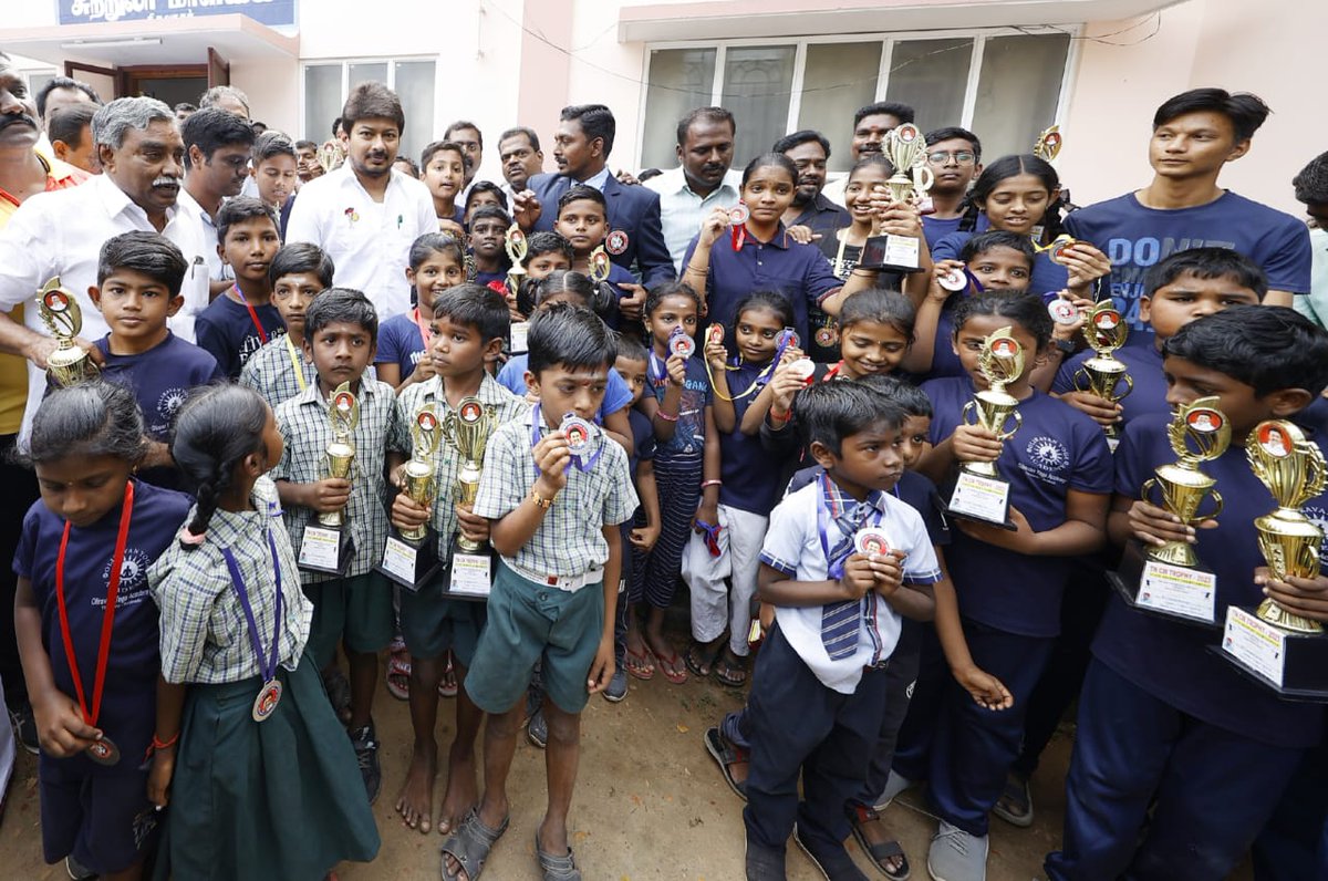 Udhaystalin's tweet photo. மாண்புமிகு முதலமைச்சர் அவர்களின் 70-வது பிறந்த நாளை முன்னிட்டு திருவாரூர் பகுதியில் நடத்தப்பட்ட மாநில அளவிலான வில்வித்தை,நீச்சல் யோகா உள்ளிட்ட போட்டிகளில் வென்ற மாணவ-மாணவியரை இன்று நேரில் வாழ்த்தினோம். அவர்கள் விளையாட்டு துறையில் சாதிக்க வாழ்த்துகள்.@r_sakkarapani @kalaivanandmk https://t.co/FYZb1JGa9v