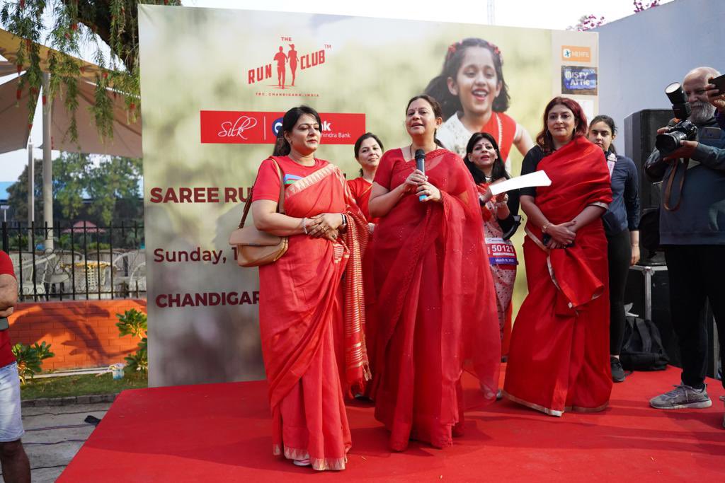 anuduasehgal's tweet photo. Dear @udaykotak @anandmahindra
This year too, thanking @KotakBankLtd for being the main sponsor of @RunClubIndia #RedSareeRun
This event gives women a chance to flaunt their sarees & fitness; to run in a saree as gracefully as they walk the ramp!
With @MCChandigarh @paveela https://t.co/xOw5gIupIf