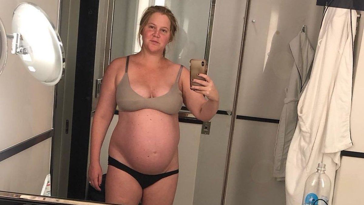 gooner_nerd's tweet photo. Mommy Schumer was so sexy when she was pregnant! I wish I could have been her slave https://t.co/18k94nwlqq