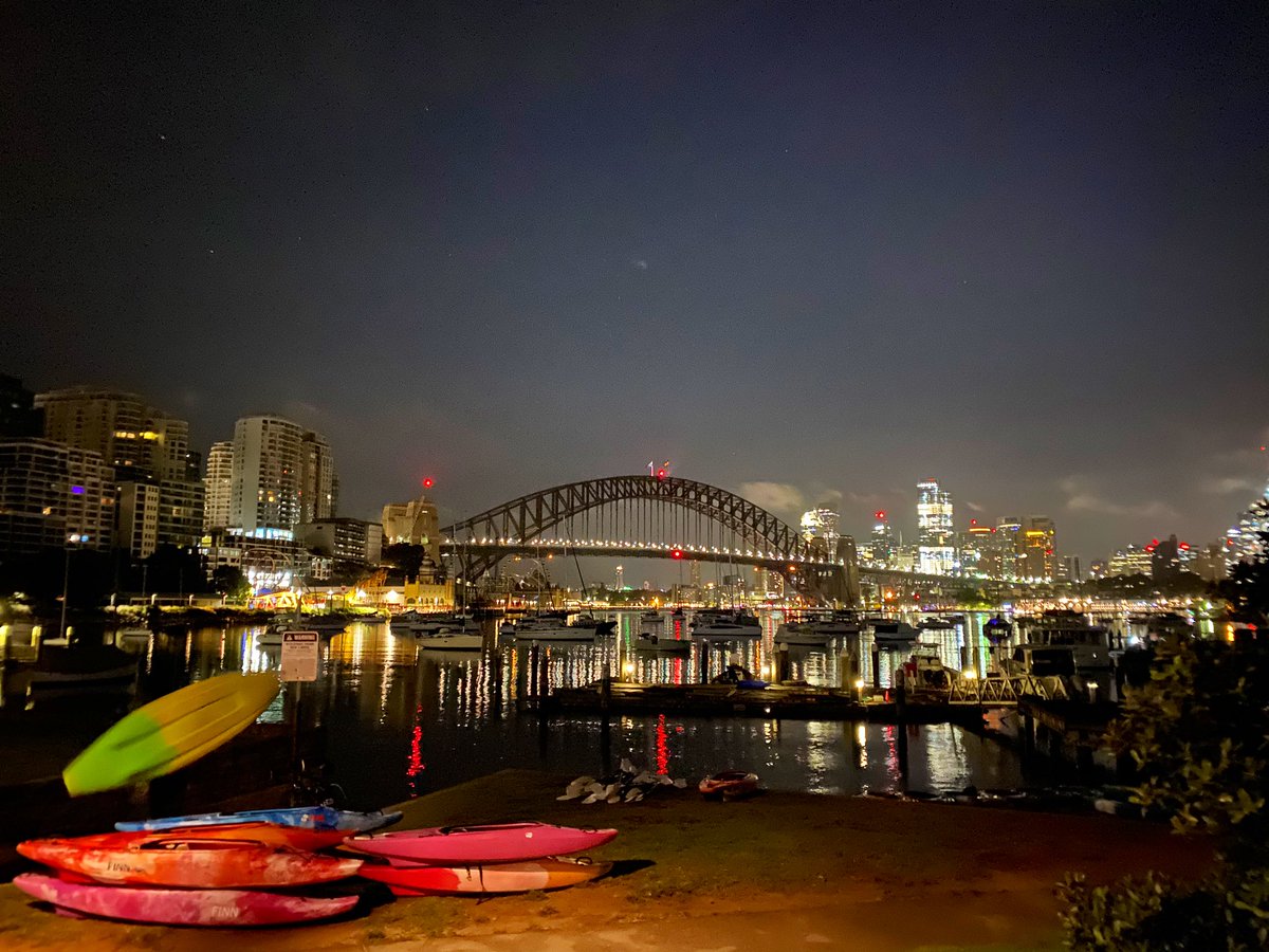 Gideon_ExecSec's tweet image. Early morning run over the Sydney Harbour Bridge, watching the early sunrise kayakers taking getting their gear ready. 

#Sydney #run #sunrise #Australia #kayak #ep #executiveprotection #travel #kiwi #nz #security #fitness #workout