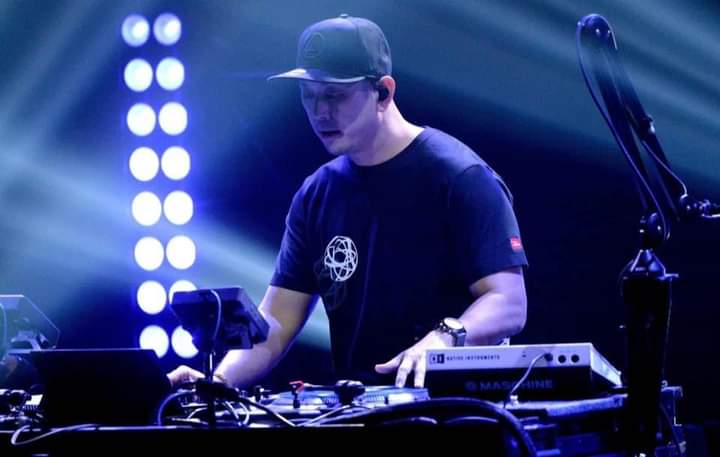 I d like to wish a happy 46th birthday to Joe Hahn, DJ for Linkin Park! 