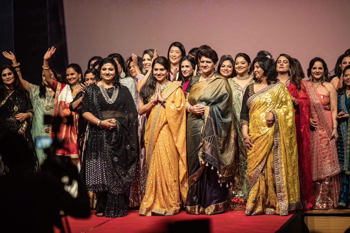 ShainaNC's tweet photo. Draped 54 styles of wearing our saree for the IAS officers pan india frm Kashmir to Kanyakumari 450 of them.
Thanks  to the efforts of team #IASOWA organising the #WalkForACause @sonalgoelias @punamsidhu @IASassociation 

#ContributionForCancerPatients
#WomenAchievers 
#SareeLove https://t.co/AVV9BTpE6g