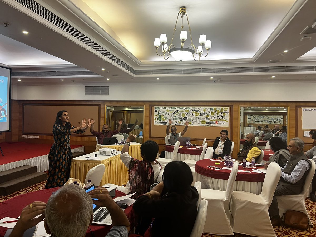 svirydzenka's tweet photo. Expressive art therapy for #patient #mentalhealth in hospitals in India. Holistic perspective through #interdisciplinarity from @dmuleicester PhD student @akshata_parekh at day 3 #DMUIndiaResearch  w/ audience participation! @maryseacoledmu @ZoePalfreyman @DMUresearch @DMUDRCOL https://t.co/l1YmWumyaC