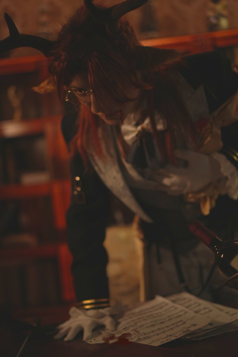 Megane_remix's tweet photo. ＃アークナイツ　＃塵影に交わる残響　＃ツェルニー　＃流血表現注意　撮影thx：kuma さん

「今はその時ではない…」 https://t.co/u8if1hIbxd