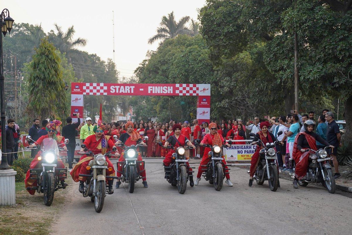 anuduasehgal's tweet photo. TRC’s #RedSareeRun is uniquely inspiring. The run features Women running/walking in their red sarees. They dance joyfully during the warmup. And, we had women bikers in saree to cheer up the runners.
I hope you take a look
@udaykotak @anandmahindra @KotakBankLtd @RunClubIndia https://t.co/AOw7Z181BN