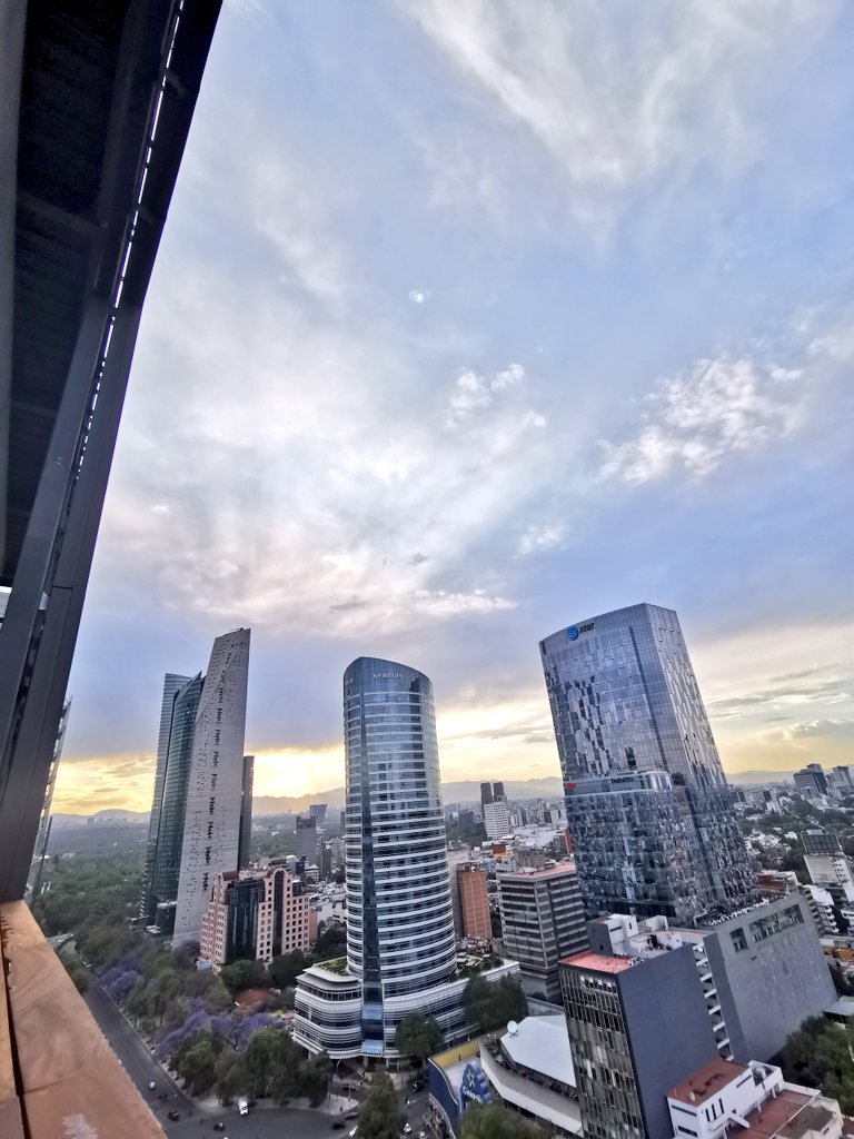 NinoconBarba's tweet photo. En la presentación de la nueva #Tecate00 de @CervezaTecate
Siempre fan de la gran, única e inigualable #cdmx🇲🇽 ¿por qué amas el lugar dónde vives?
Te amo México #instacdmx #cdmx_oficial #visitmexico https://t.co/xBQgoevhpW