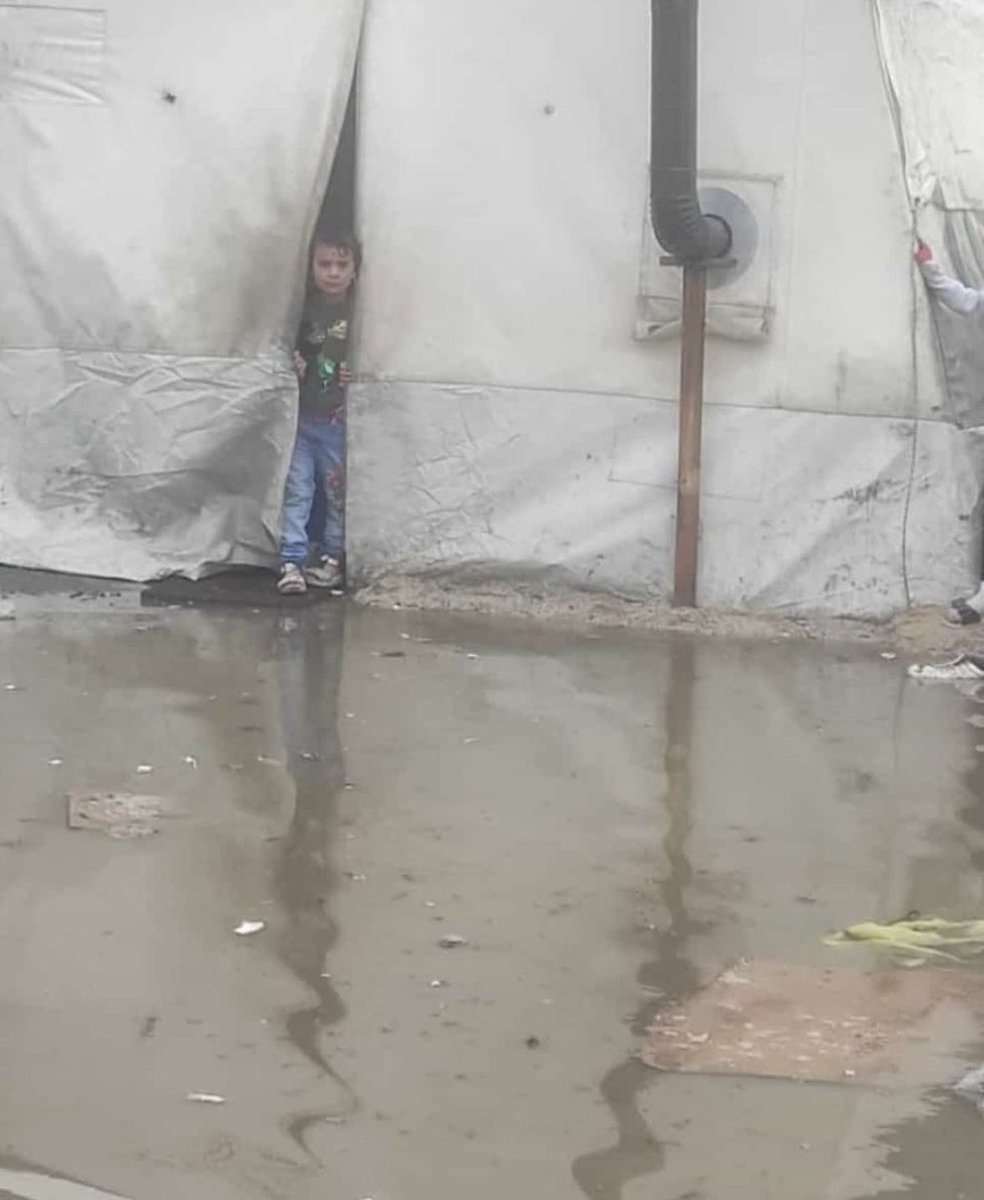 Nuh'a haber eyleyin de gelsin de tufan görsün.