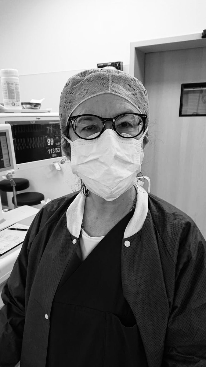 #longcovidawarenessday    
heute ist internationaler Long COVID day. Hier ein Foto von mir aus der Zeit, als es mir noch gut ging. Als ich meine Arbeit als Anästhesistin noch tun konnte. Viel hat sich seitdem verändert – nichts zum Guten.
Ich hoffe auf die medizinische Forschung!