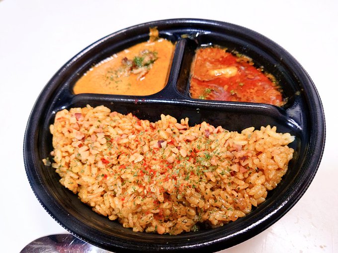 お昼ごはんはセブンイレブンのカレーライス。(๑'ڡ`๑) 