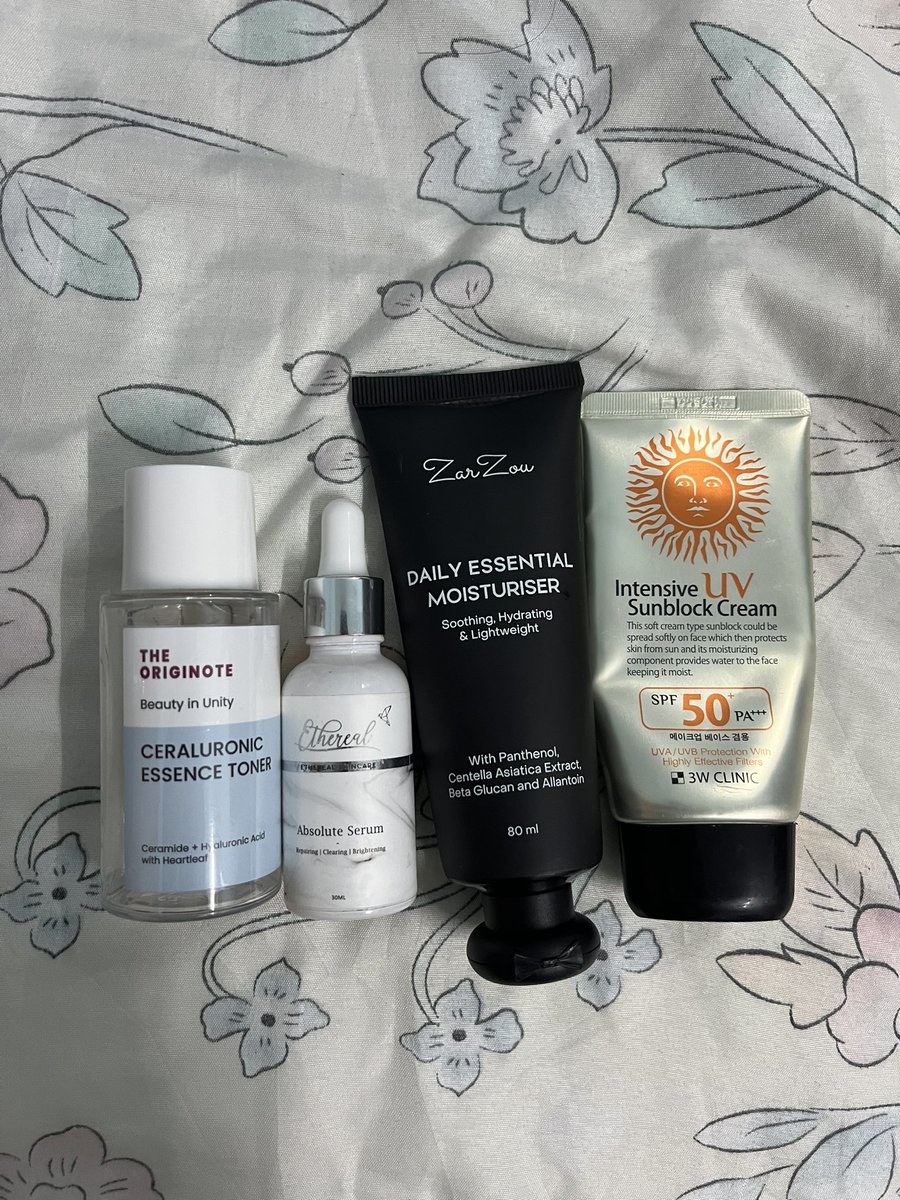 thelustreskin's tweet photo. Lurvee my skin noww 🥰🌟

Sekarang busy &amp; penat, nak pakai skincare pon malas so basic skincare routine mmg the best ✅ Yang penting kena juga double cleansing at least 2 hari sekali💖

Btw products kat bawah available at my shop hehehehehe sy tokey sy juga habiskn stock🫣😋 https://t.co/ReWjoHs0jl