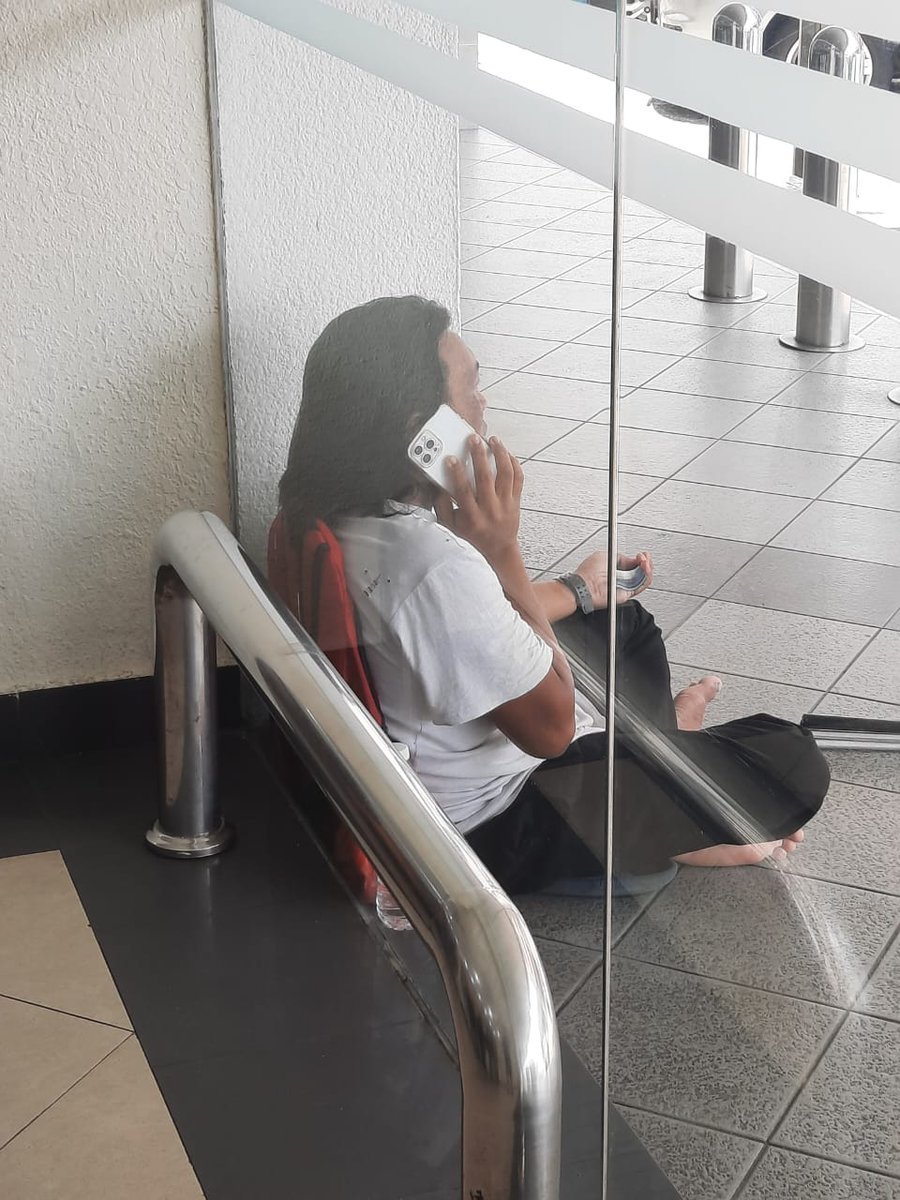 shyasfxck's tweet photo. Wow pakai iphone😭 https://t.co/Zik1Id4PrY