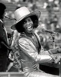 Happy birthday to Sly Stone, who turns 80 today. Thank you falettinme be mice elf agin. 