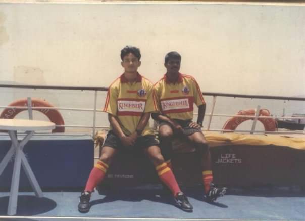 ebfchistory's tweet photo. In 1998, after #UBGroup joined as the principal sponsor of #EastBengalFC, a few commerical videos were shot which featured Bhaichung Bhutia, Raman Vijayan, Franky Barreto and Carlton Chapman. This was a first in #IndianFootball back when TV commercials only featured cricketers. https://t.co/HawctxKNqk