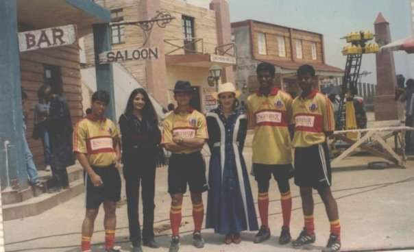 ebfchistory's tweet photo. In 1998, after #UBGroup joined as the principal sponsor of #EastBengalFC, a few commerical videos were shot which featured Bhaichung Bhutia, Raman Vijayan, Franky Barreto and Carlton Chapman. This was a first in #IndianFootball back when TV commercials only featured cricketers. https://t.co/HawctxKNqk