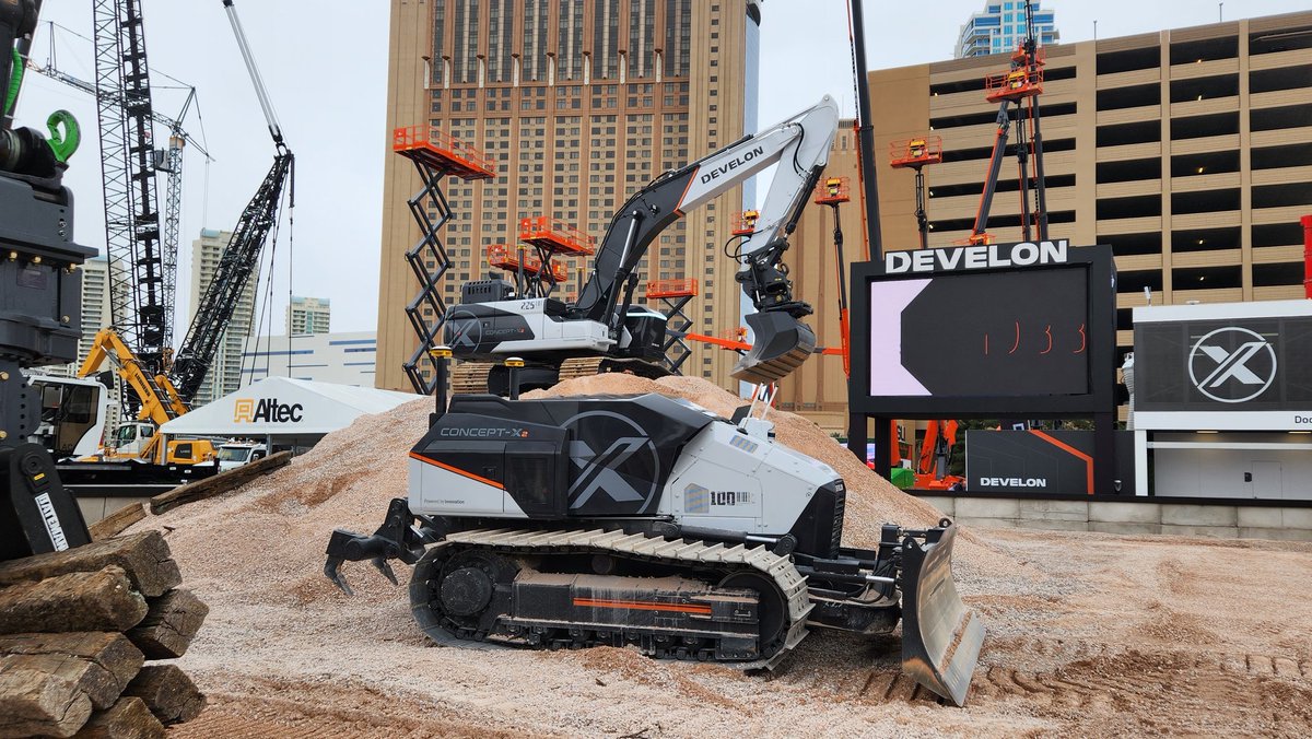 shinkojuki's tweet image. このユンボとブル…オペシートが無くて、遠隔で操作してる！
#CONEXPOCONAGG