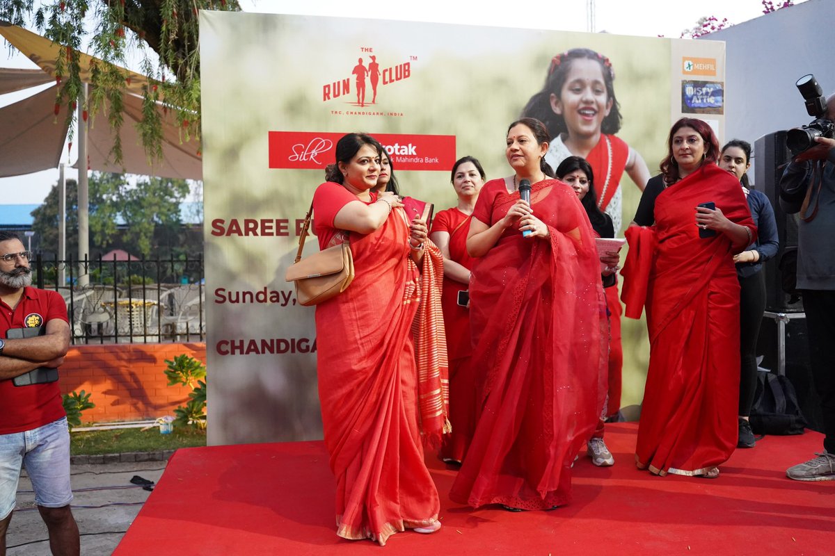 anuduasehgal's tweet photo. Wonderful to have MCC Commissioner, Ms. Anindita Mitra, IAS as the Chief Guest for @RunClubIndia #RedSareeRun
She joyfully took part in the event clad in her red saree & gracefully joined the warmup session as well. Her inclusive & easy approach was heartwarming
@MCChandigarh https://t.co/tzU0i8OJmC