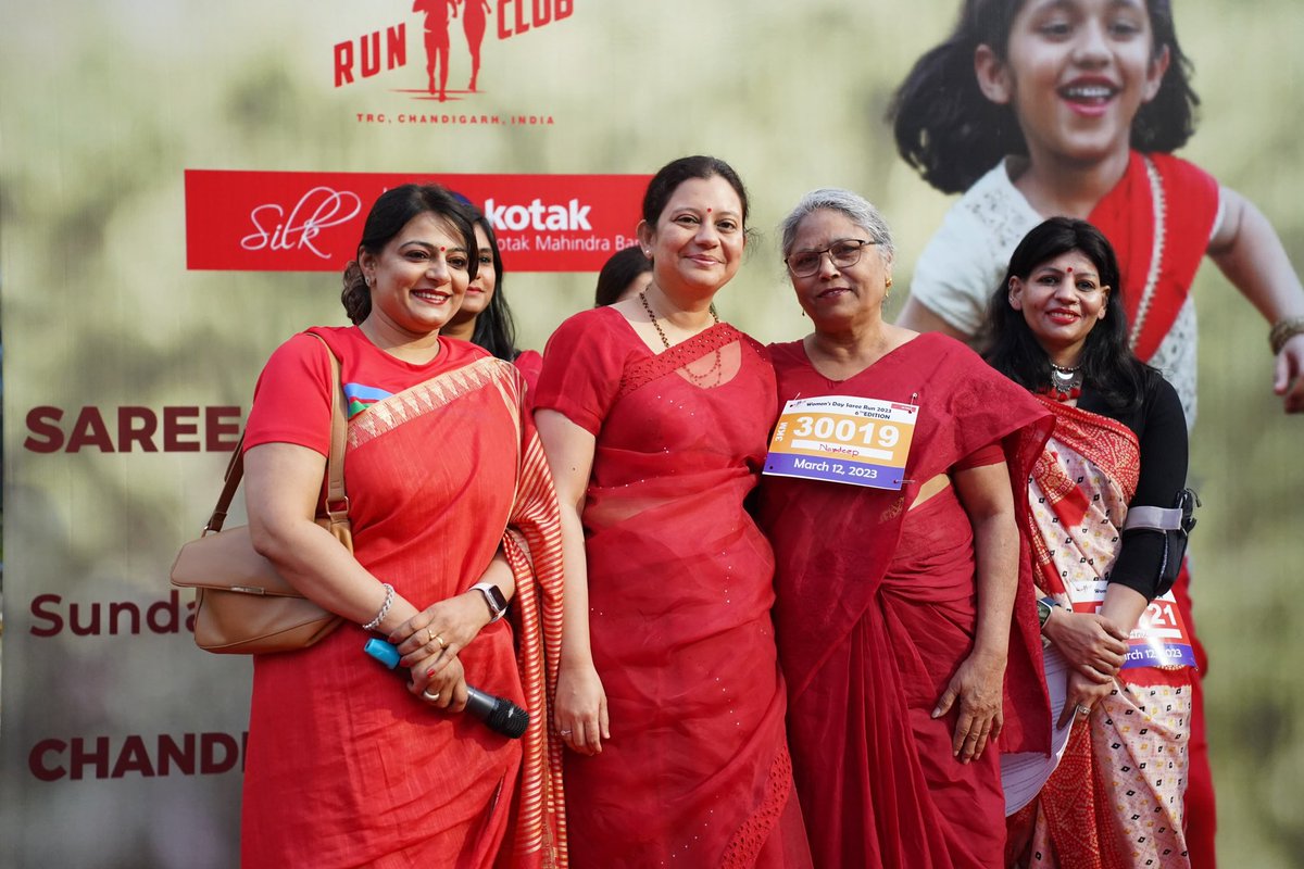 anuduasehgal's tweet photo. Wonderful to have MCC Commissioner, Ms. Anindita Mitra, IAS as the Chief Guest for @RunClubIndia #RedSareeRun
She joyfully took part in the event clad in her red saree & gracefully joined the warmup session as well. Her inclusive & easy approach was heartwarming
@MCChandigarh https://t.co/tzU0i8OJmC