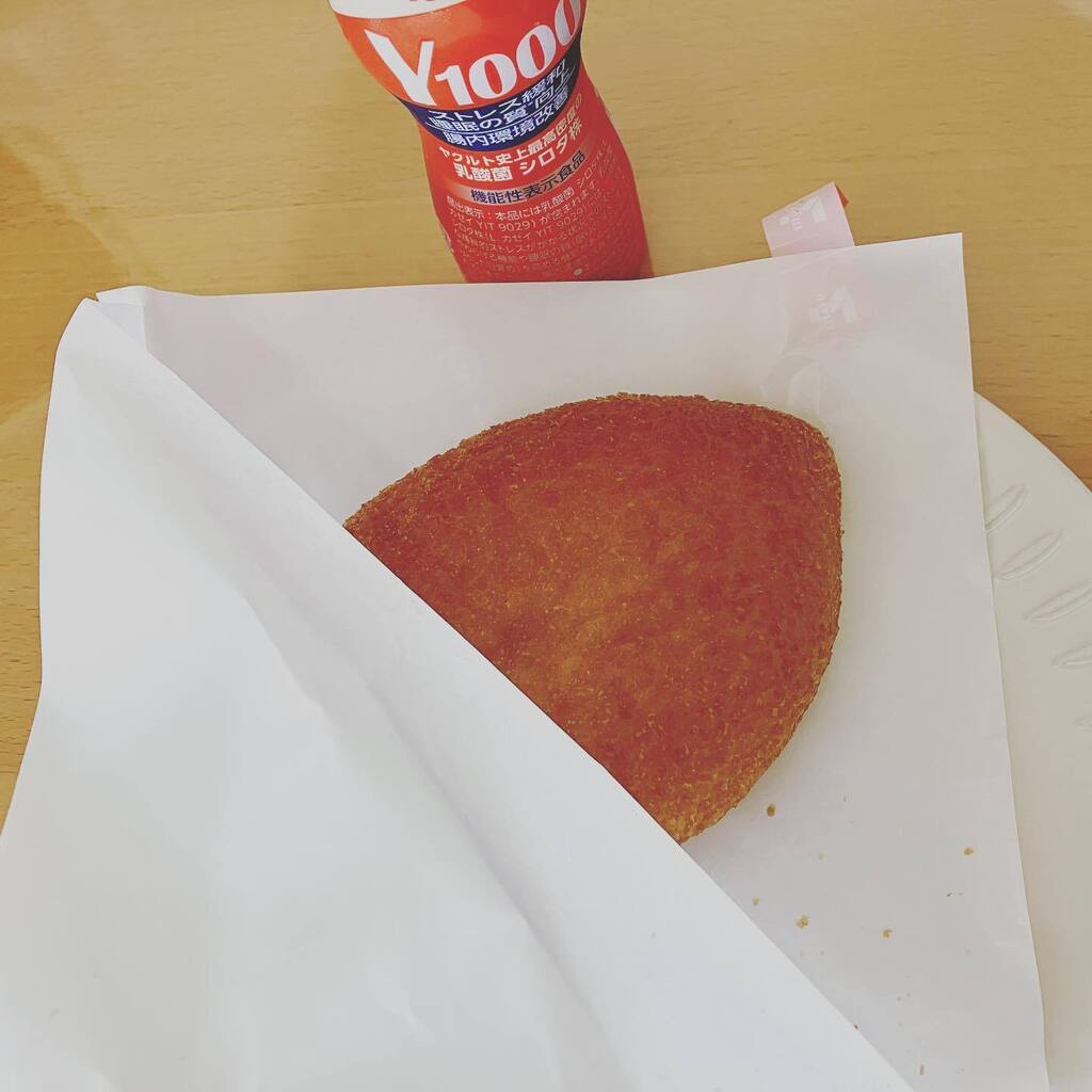 nori_358's tweet photo. ランチはセブンのカレーパン🍛カリふわで美味しかった🥖 https://t.co/T7t0B1oOsz https://t.co/IQf5Ehe6Z6