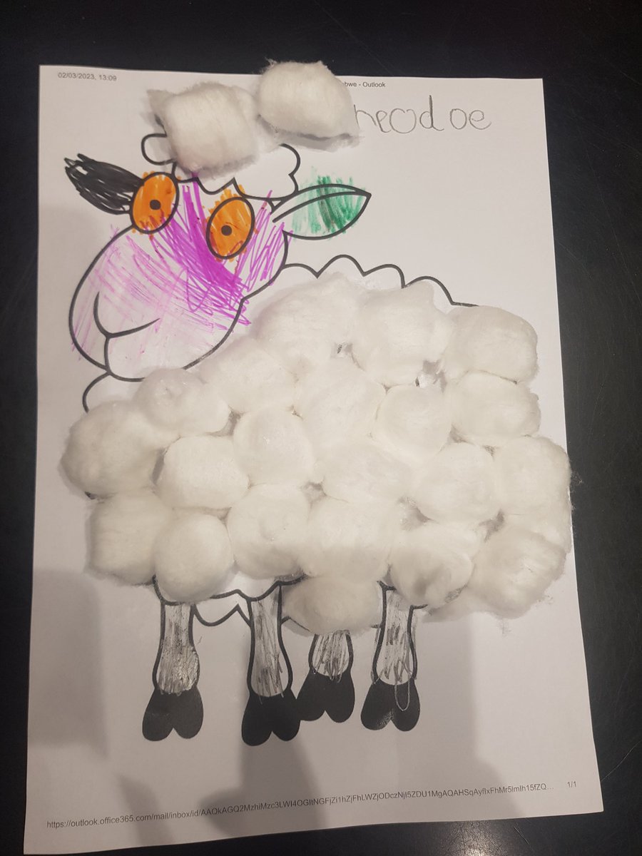 divine_kabwe's tweet photo. #ClassUpdate. J'ai eu une stagiaire qui devait observer la classe, un camembear🧸 était sur le point de déranger la classe et elle l'a repris très sévèremnt. J'ai eu un pincement au coeur com ue mère ki préfère gronder seule ses enfants et ne supporte pas ke ls otrs le fassent🤧 https://t.co/m5P1efDBA2