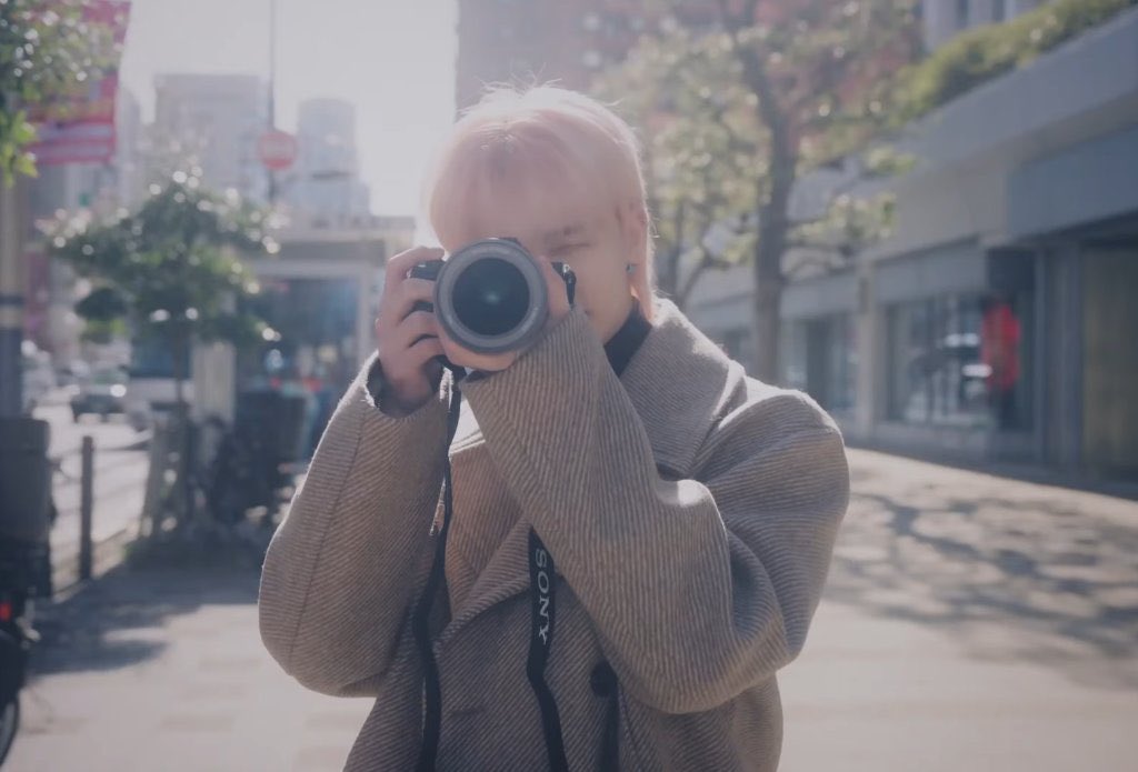 wumutigal's tweet photo. hyunjin’s ideal date in “there” featured hyunjin behind the camera taking photos of who he likes. where have I seen that before?

a thread https://t.co/CtHfp7fZiO