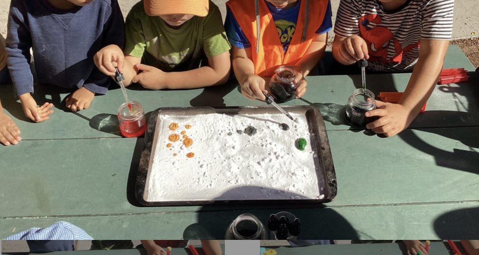 MissTNgo's tweet photo. A fun little experiment we did today with baking soda and vinegar. The kids absolutely loved watching the gas bubbles form! #acuedu_p https://t.co/DLFF5Xoplc