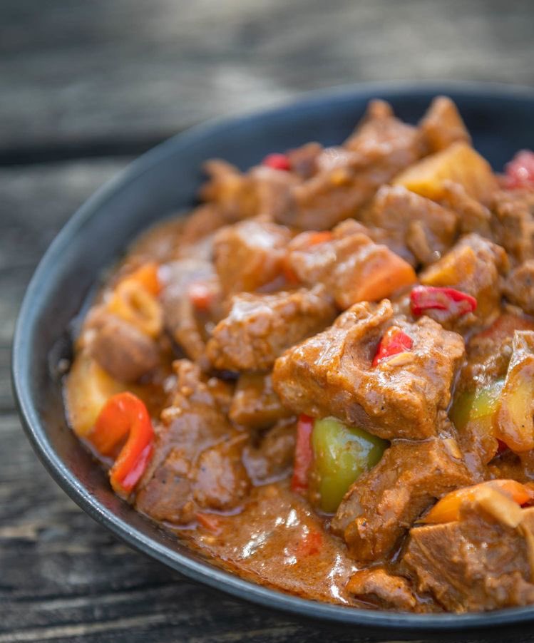 Kaldereta actually refers to a dish wherein we stew goat meat in tomato sauce and a mix of other components#goatmeat#recipes#leanmeat#healthy#filipinodish#global