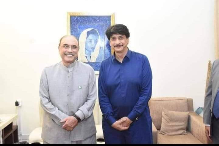 YmSfdr's tweet photo. زرداری_صاحب ، ہمشہ کہتے ہین کے میں نے تو بڑے نیب دیکھے ہے اور میں دیکھتا رہونگا 
مجھے جیل میں ڈالنا ہے میرا تو مسلہ ہی نہیں ہے 
لیکن بات یہ ہے کے جس دن اپ کو بلائے جائے پھر کیا ہوگا ؟
✌️
جارےکردہ: ٹیم میڈیا سیل مٹہانی ہائوس https://t.co/zA2gVjBtND