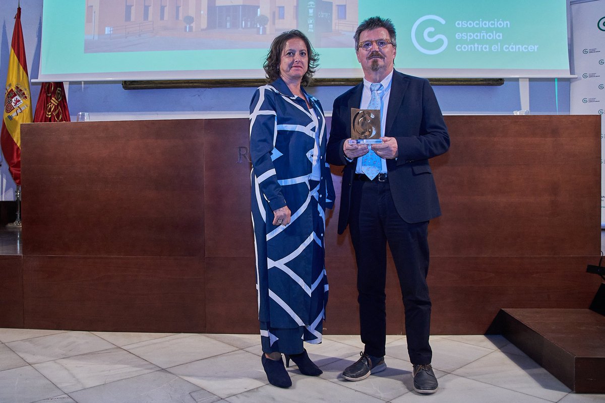 ContraCancerSEV's tweet photo. Los Premios Contra el Cáncer 2023 con la Consejera de Salud @LinaGarcia_AND y el Director de Cabimer Dr. Andrés Aguilar y los jóvenes investigadores. @saludand @AndaluciaJunta @ContraCancerEs @ContraCancerSEV @JesusMazaBurgos @Ayto_Sevilla @ReginaSalteras @DIPUSEVI https://t.co/Jzb10f0Hi0