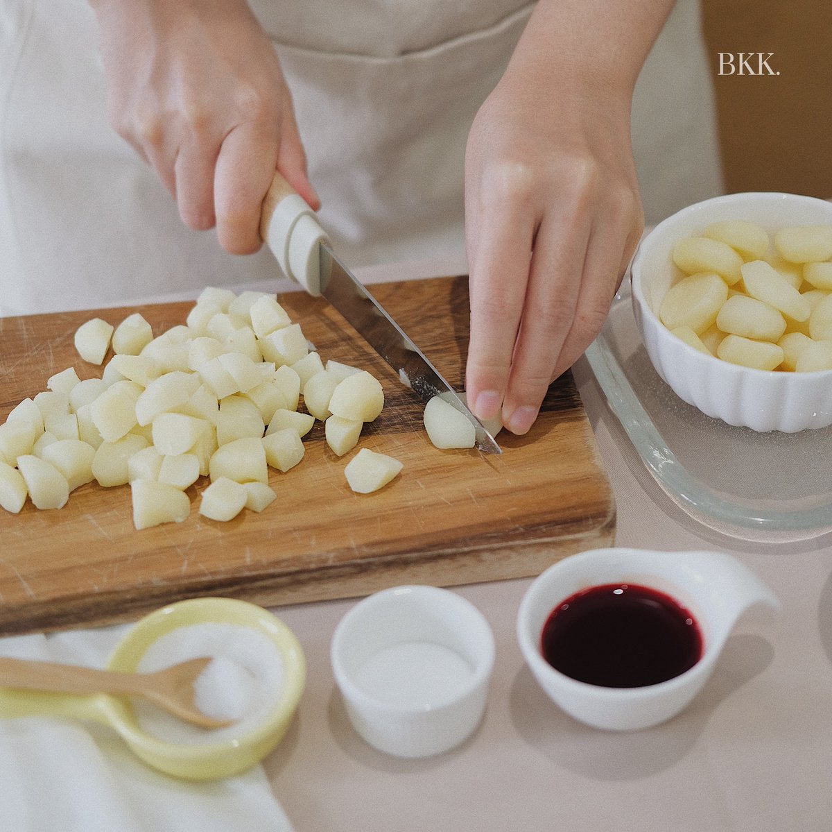 bkkmenu's tweet photo. ดับร้อนไปกับขนมหวานแบบไทย ๆ หวานเย็นชื่นใจกับเมนูทับทิมกรอบ
.
https://t.co/4pwrUdFt3I
.
#BKKMENU #BKKPLAY #EasyPeasyRecipe #ทับทิมกรอบ https://t.co/vYhr7IHHU5