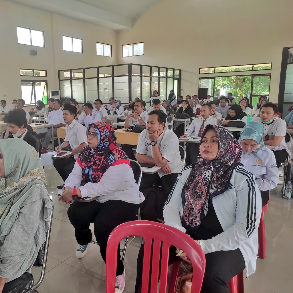 neskarstory's tweet photo. Workshop Gerakan Literasi Sekolah
&amp; Fasilitasi Pembentukan Tim Literasi Sekolah
Cabang Dinas Pendidikan Wilayah IV
Dinas Pendidikan Provinsi Jawa Barat
@disdik_jabar @cadisdikwil4 https://t.co/74zy6rvNvG