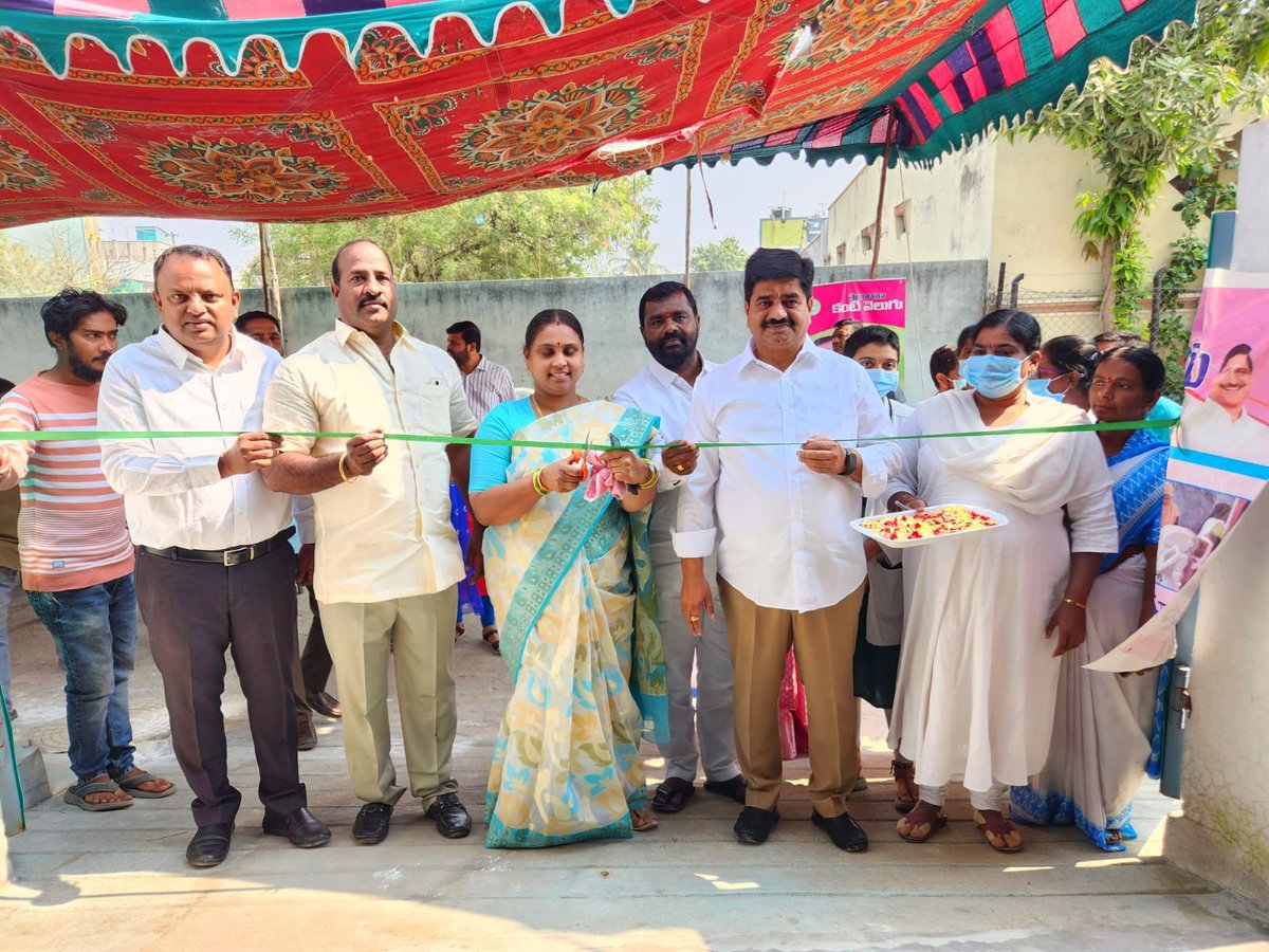 JakkaVenkat2020's tweet photo. పీర్జాదిగూడ మున్సిపల్ కార్పొరేషన్ పరిధిలోని 19వ డివిజన్ నందు తెలంగాణ ప్రభుత్వం ప్రతిష్టాత్మకంగా నిర్వహిస్తున్న "కంటి వెలుగు" కార్యక్రమాన్ని కార్పొరేటర్ అలవాల సరితా దేవేందర్ గౌడ్ తో కలిసి ప్రారంభించడం జరిగింది.
@BRSHarish
@BRSparty
@chmallareddyMLA @KTRBRS @TelanganaCMO @TSwithKCR https://t.co/OXIuefnkaz