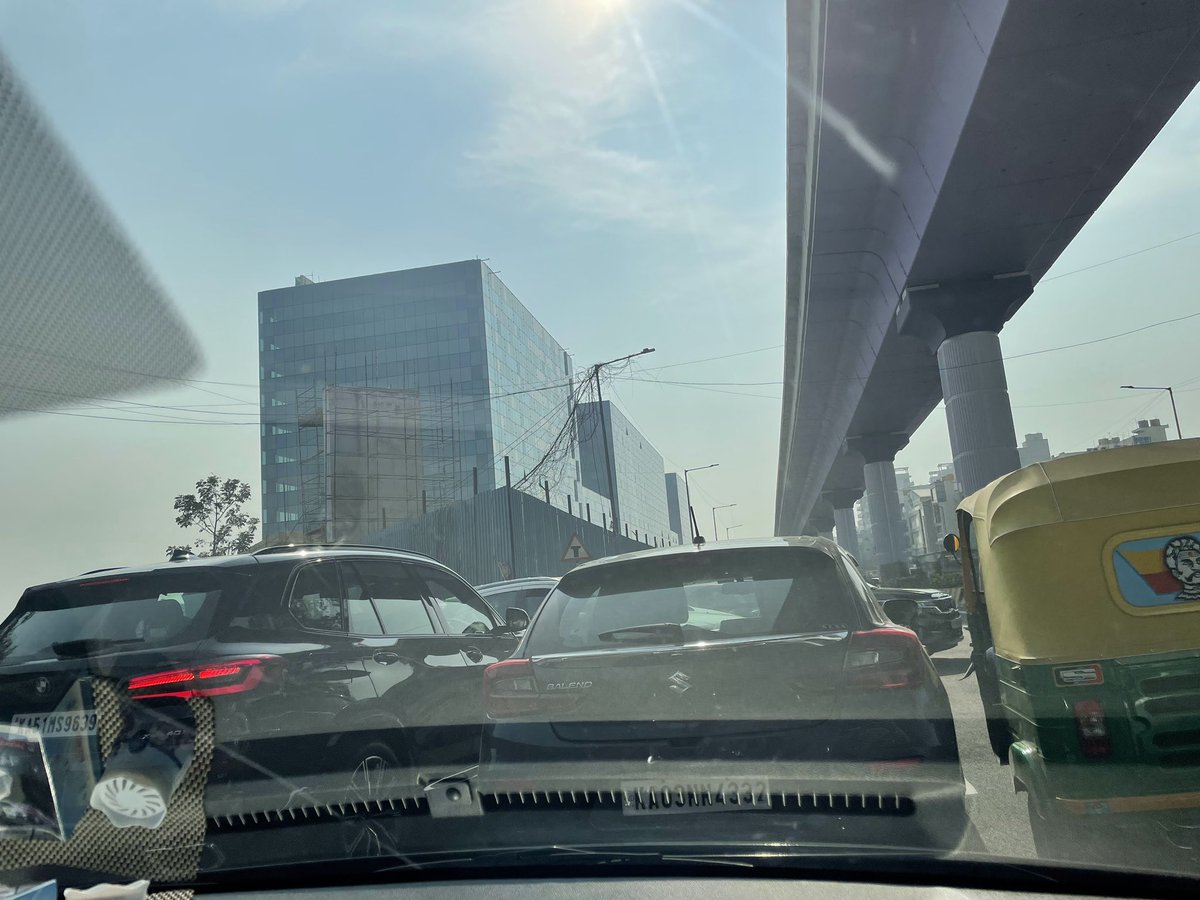 samrat75's tweet photo. @btppubliceye @KRPURATRAFFIC @SplCPTraffic morning 9AM ITPL road Dinnur cross. Please help in managing this busy junction during peak hours https://t.co/xfWWljSDvN