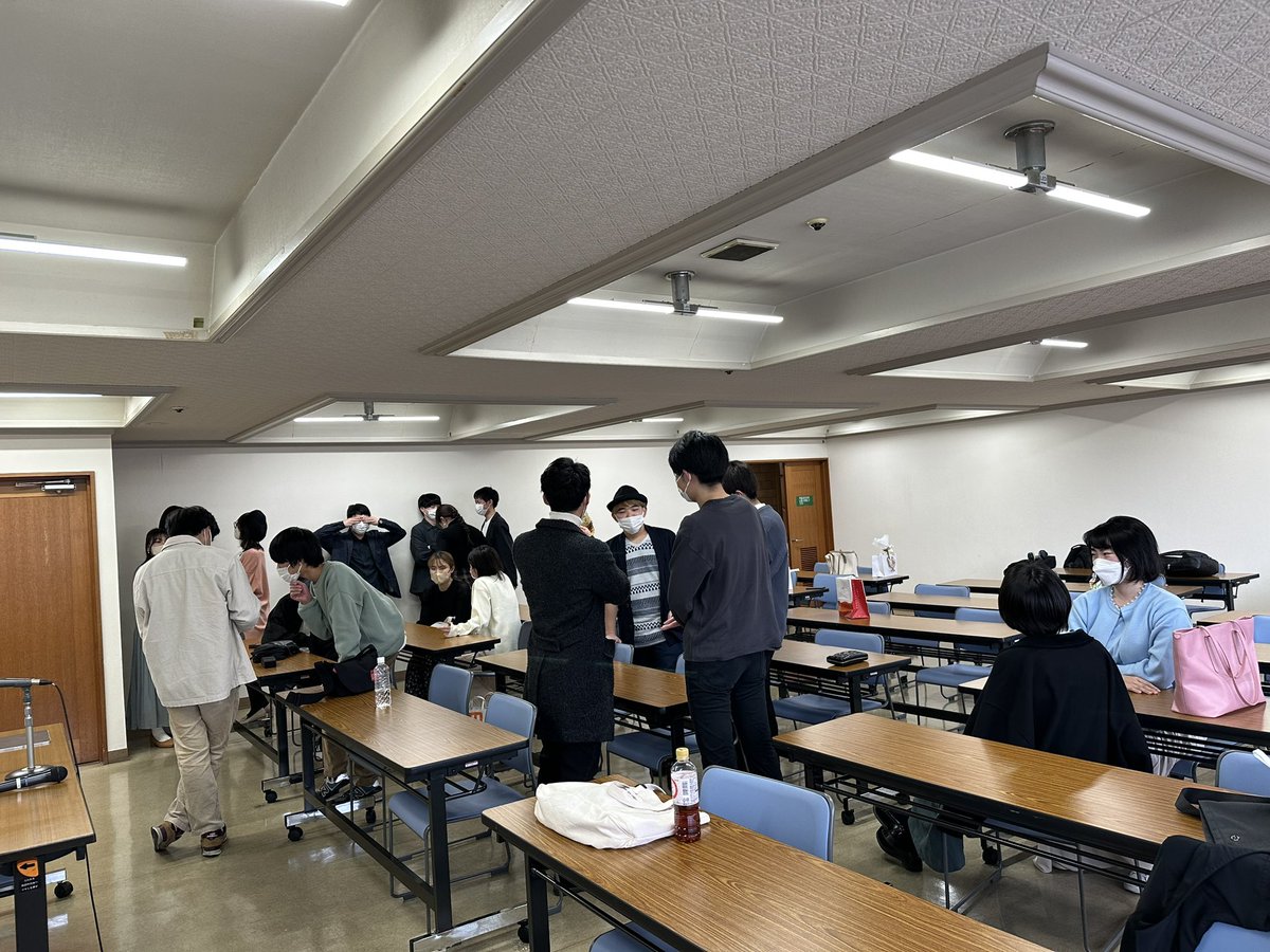 kghouken's tweet photo. 3月12日 卒業生のための茶話会を開催しました。今までお世話になった先輩方と在校生での歓談や、在校生からの記念品贈呈など約4時間と短い時間ではありましたが、少しでも、卒業生の方々の思い出に残るものになれば幸いです！ https://t.co/Vi6OUtr9PE