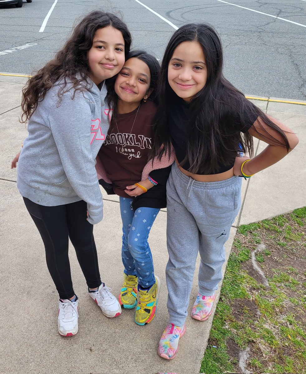 Cara Mayberry tweet media