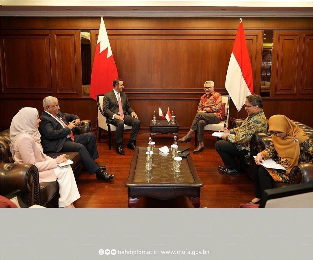 BahrainEmbIND's tweet image. HE Dr. Shaikh Abdulla Bin Ahmed AlKhalifa Undersecretary for Political Affairs meeting with HE Abdul Kadir Jailani Director General for Asian African and Pacific Affairs at the foreign Ministry of the Republic of Indonesia