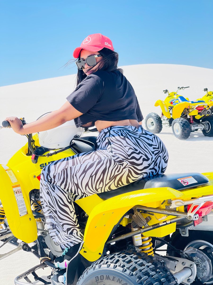 nkay_boujee's tweet photo. When the dunes guide takes bomb pictures of you https://t.co/RqnBK5xGKT