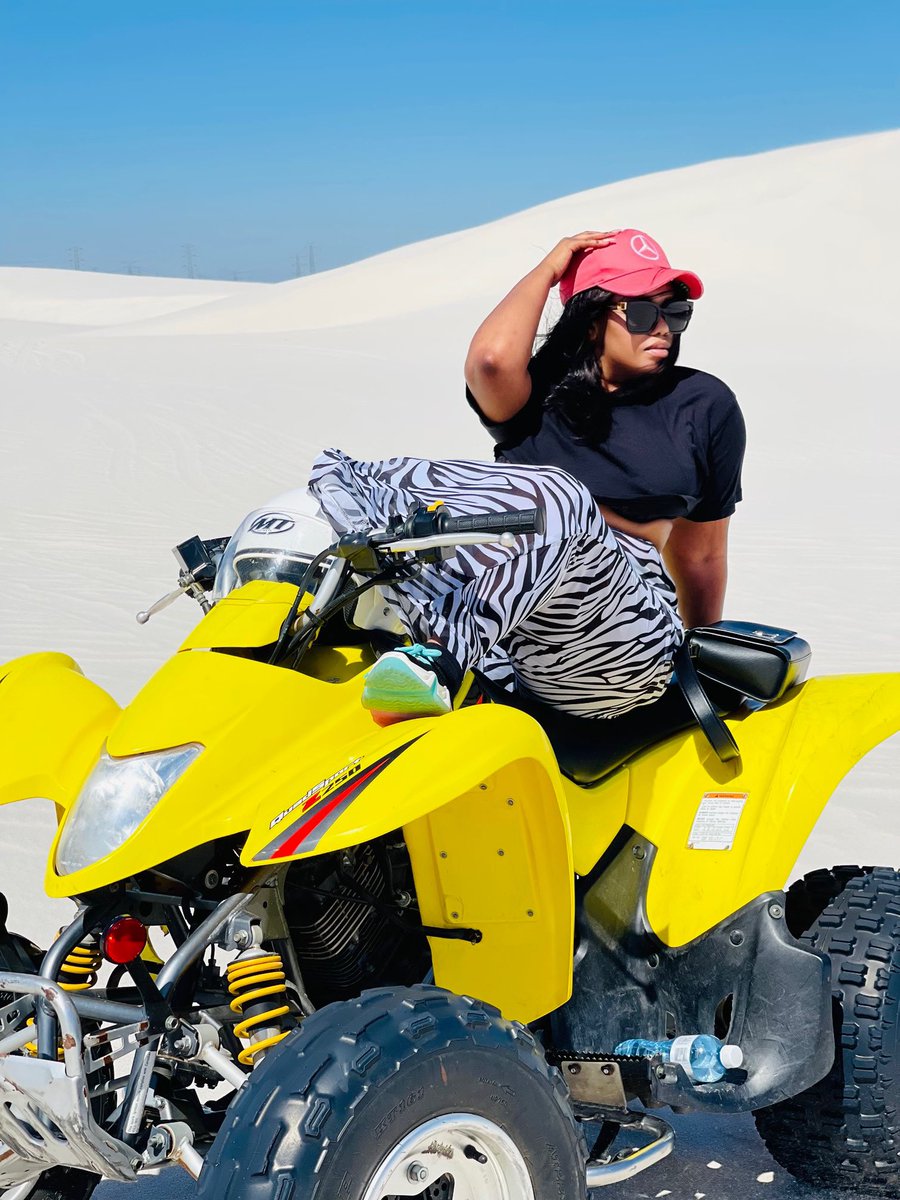 nkay_boujee's tweet photo. When the dunes guide takes bomb pictures of you https://t.co/RqnBK5xGKT