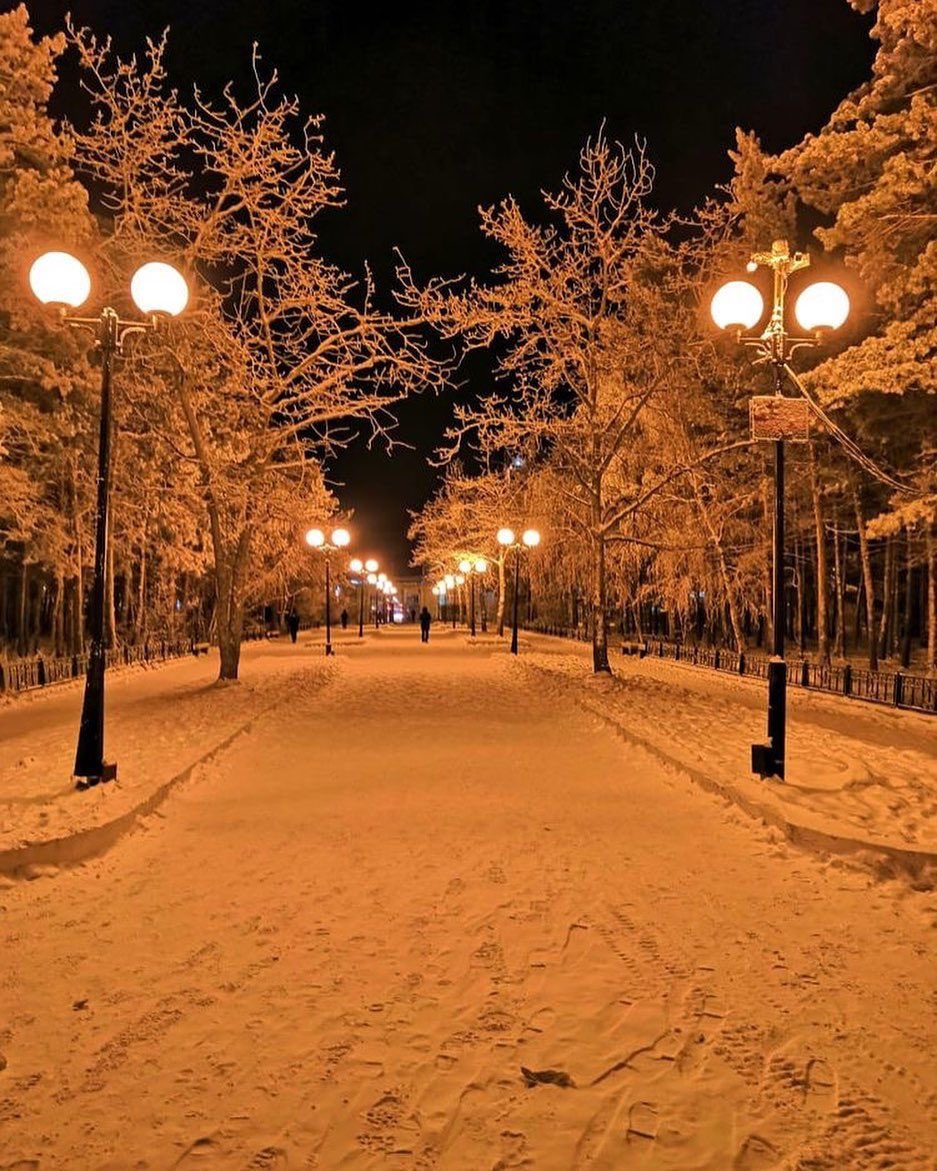 lacrimaesomnia's tweet photo. Bu yolda yürüdüğünüzü hayal edin. Kulaklıkla hangi şarkıyı dinlerdiniz? https://t.co/zD2ZGb0KBj