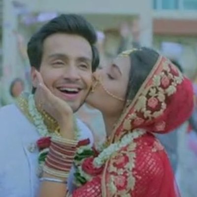 Tum Mile Toh Lamhein Tham Gaye
Tum Mile Toh Saare Gum Gaye
Tum Mile toh Muskhurana Aa Gaya

2 YEARS OF IPZN