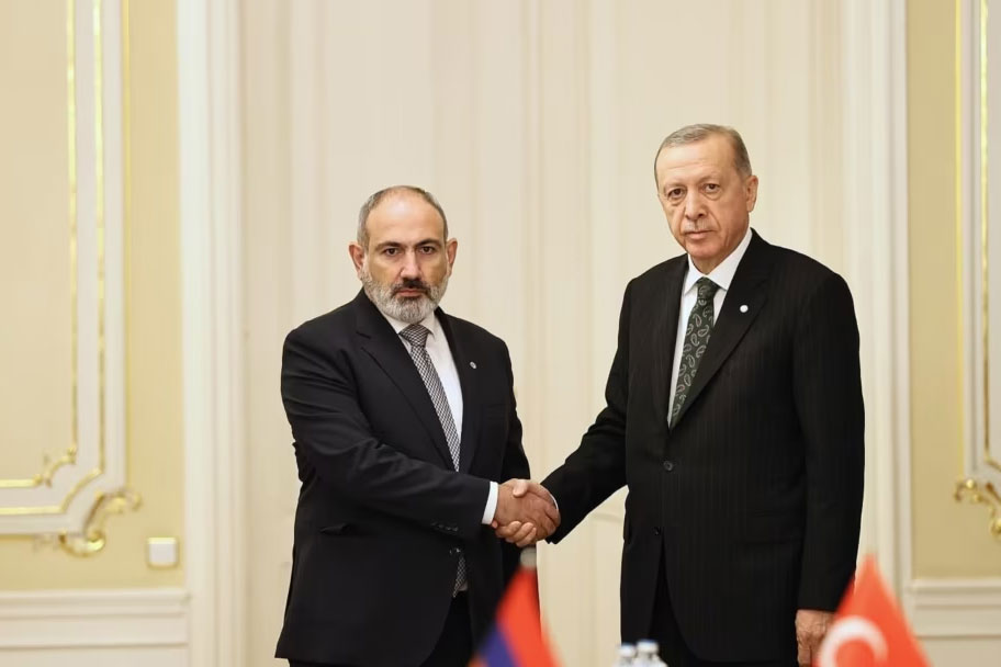 robananyan's tweet photo. 9/9 What do you think, the relations between Armenia and Turkey will be settled after 15 years? And what will be the score on the football field?
#ArmTurk #Armenia #Yerevan #Turkey #Ankara https://t.co/hfWcwJMZI6
