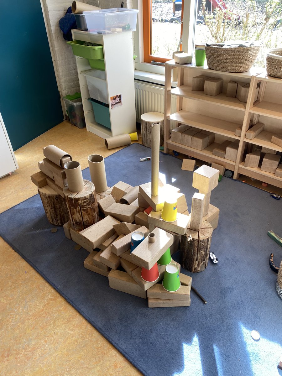 peterteriele's tweet photo. Om te watertanden hoe sommige schoolwoonkamers worden ingericht door creatieve en vakkundige onderbouw leerkrachten. #tufftray #jenaplan #schoolwoonkamer #montessori https://t.co/hwEP5in0lh