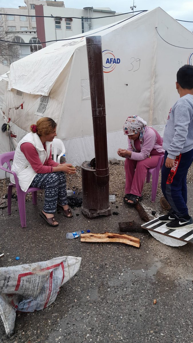 Bu insanlarin hakkını nasıl ödeyeceksiniz..! ADIYAMAN' DA insanların çadırlarını su bastı herkes perişan halde.. Sesimizi duyun artık..! Yeter..
#Adıyaman
<a href="/AFADBaskanlik/">AFAD</a>
<a href="/Kizilay/">Türk Kızılay</a>
<a href="/ahbap/">Ahbap</a>
<a href="/haluklevent/">Haluk Levent ( Ahbap Ekibi )</a>
<a href="/tcbestepe/">T.C. Cumhurbaşkanlığı</a>
<a href="/RTErdogan/">Recep Tayyip Erdoğan</a>