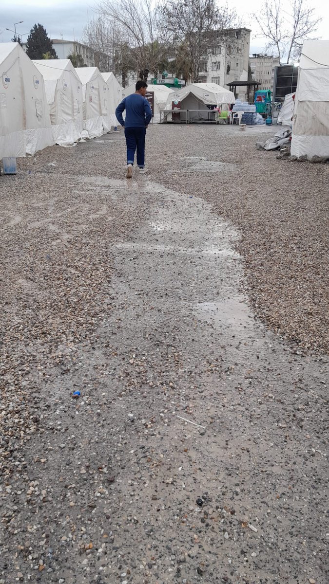 Adıyamanda feci şekilde yağmur yağıyor şu saatlerde ve bu bir haftadan fazla sürecek acil yardım bekliyoruz #adiyamandeprem <a href="/AFADBaskanlik/">AFAD</a> <a href="/AdiyamanBelTR/">Adıyaman Belediyesi</a> <a href="/haluklevent/">Haluk Levent ( Ahbap Ekibi )</a> <a href="/RTErdogan/">Recep Tayyip Erdoğan</a> <a href="/KizilayKurumsal/">Türkiye Kızılay Derneği Kurumsal</a>