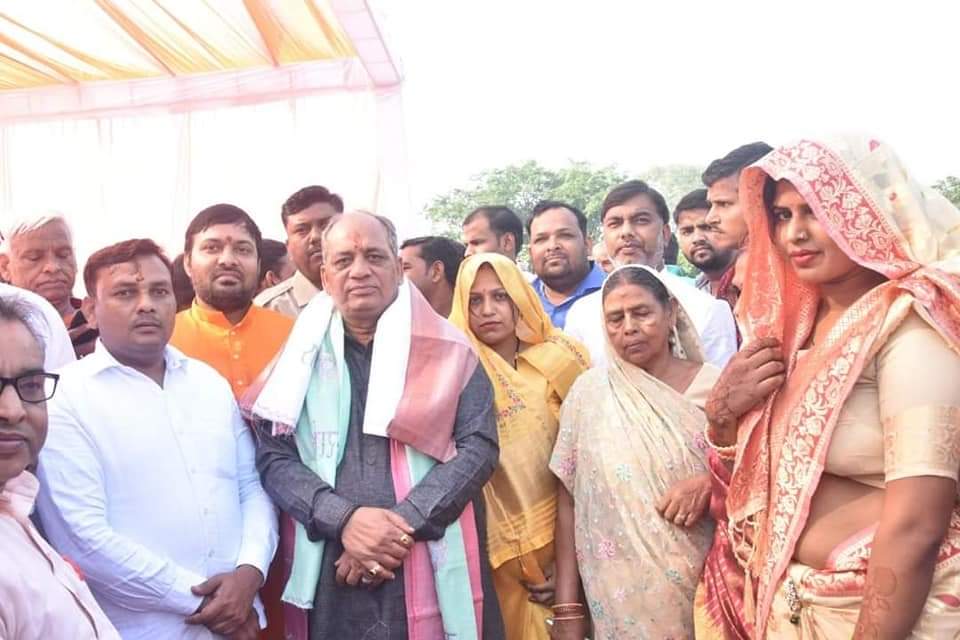 sunandarajput01's tweet image. हम सब के मार्गदर्शक आदरणीय राजवीर सिंह राजू भैया लोक प्रिय सांसद एटा/पूर्व कैविनेट मंत्री उ प्र सरकार आप को जन्म दिन की बहुत बहुत शुभकामनाएं एवं बधाई ...... 
Happy happy birthday #RajveerSingh_RajuBhaiya #SandeepSingh #BrijeshPathak #KeshavPrasadMaurya