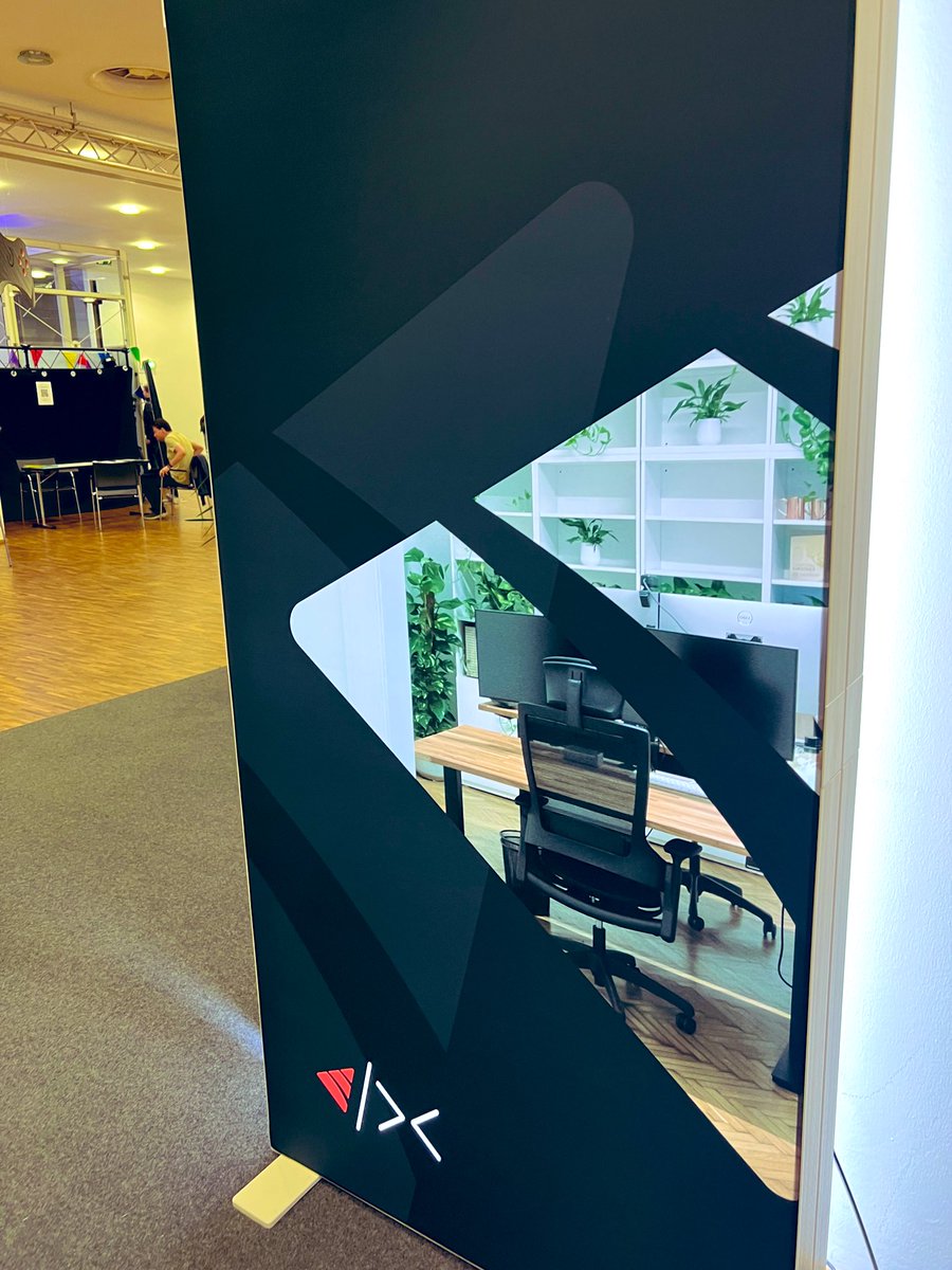 sushi_dot_dev's tweet photo. Wir lieben unser Office - wir machen sogar Werbung damit. Wer auch in diesem Office arbeiten möchte, sollte sich https://t.co/22cb5gdVZA ansehen. Just saying 🤷‍♂️ https://t.co/oxwtBAJl8r