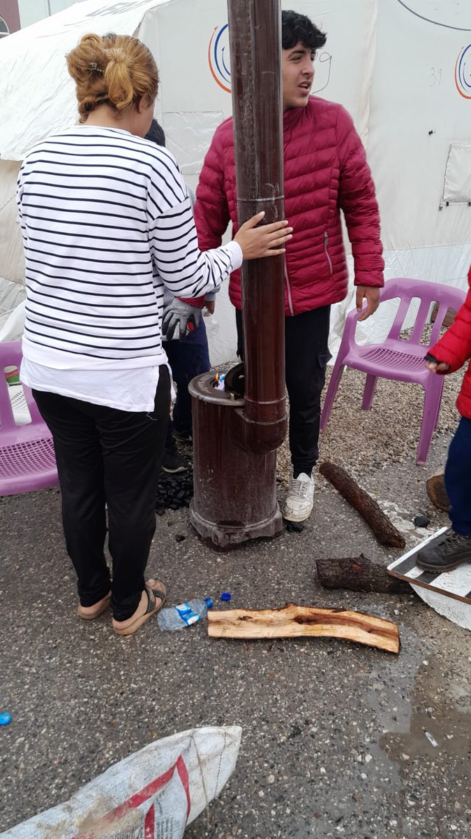 Çok kızgınım, öfke doluyum. Hıçkıra hıçkıra ağlamak isteyip bir damla gözyaşı dökemiyorum. Bağırmak istiyorum ama sakin, sabırlı ve güçlü olmalıyım. Ama dayanamıyorum, insanların bu çaresizliği beni mahvediyor. Bu rezilliği bu tramvayı yaşamak zorunda mı insanlar ?
#Adıyaman