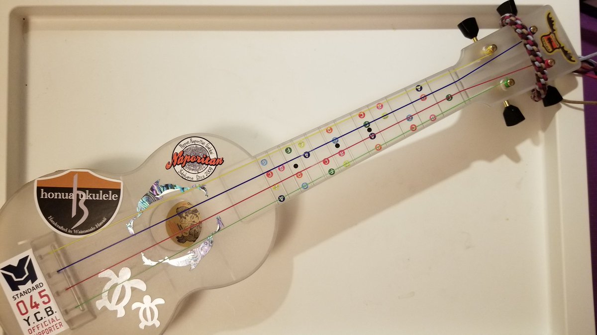 ITAYA_Shinji's tweet photo. ポリカーボネートのウクレレをカラフルな弦に交換してみた。楽しい!
#outdoorukulele #ウクレレ #ウクレレ好きな人と繋がりたい https://t.co/fUG48hVx9L