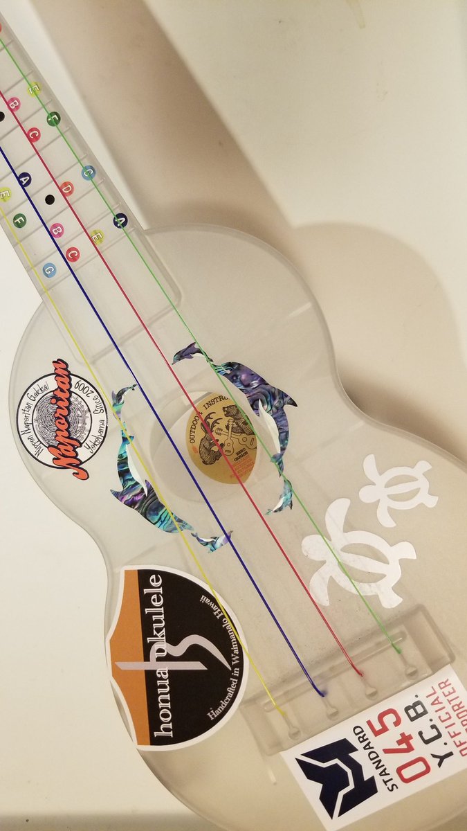 ITAYA_Shinji's tweet photo. ポリカーボネートのウクレレをカラフルな弦に交換してみた。楽しい!
#outdoorukulele #ウクレレ #ウクレレ好きな人と繋がりたい https://t.co/fUG48hVx9L