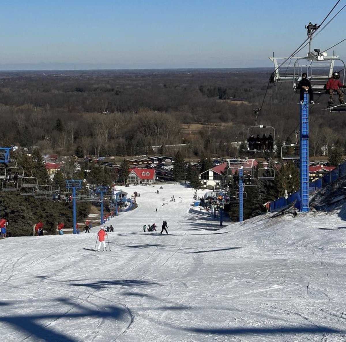 🏂 Hit the Slopes and Enjoy the Ride! ⛷️
If you're looking for a great way to get into #skiing &amp; #snowboarding, look no further. We offer lessons for all levels, from beginner to advanced, so you can take your skills to the next level.

mthollyskischool.com

#SkiMtHolly 🎿