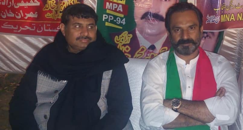 Sadhraich288's tweet photo. #زمان_پارک_پہنچو #pp121 #pti
خالد نواز سدھرآئچ امیدوار برائے صوبائی اسمبلی حلقہ پی پی121 ٹوبہ ٹیک سنگھ( رجانہ) عمران خان کی سیکورٹی خدشات کے پیش نظر اپنے جاںنثار ساتھیوں کے ہمراہ زمان پارک لاہور میں موجود جبکہ پی پی 120 سے ڈسٹرکٹ صدر سعید احمد سعیدی صاحب بھی ان کے ہمراہ موجود ہیں https://t.co/4PKc4XMNgb
